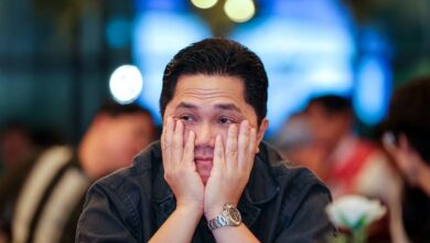 Erick Thohir sedang melamun