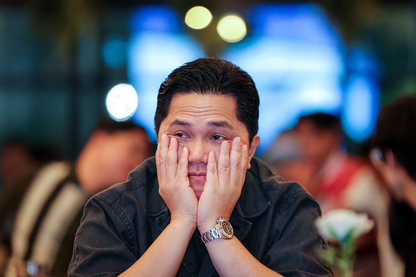 Erick Thohir sedang melamun