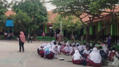 Kurang kelas anak belajar empat shift