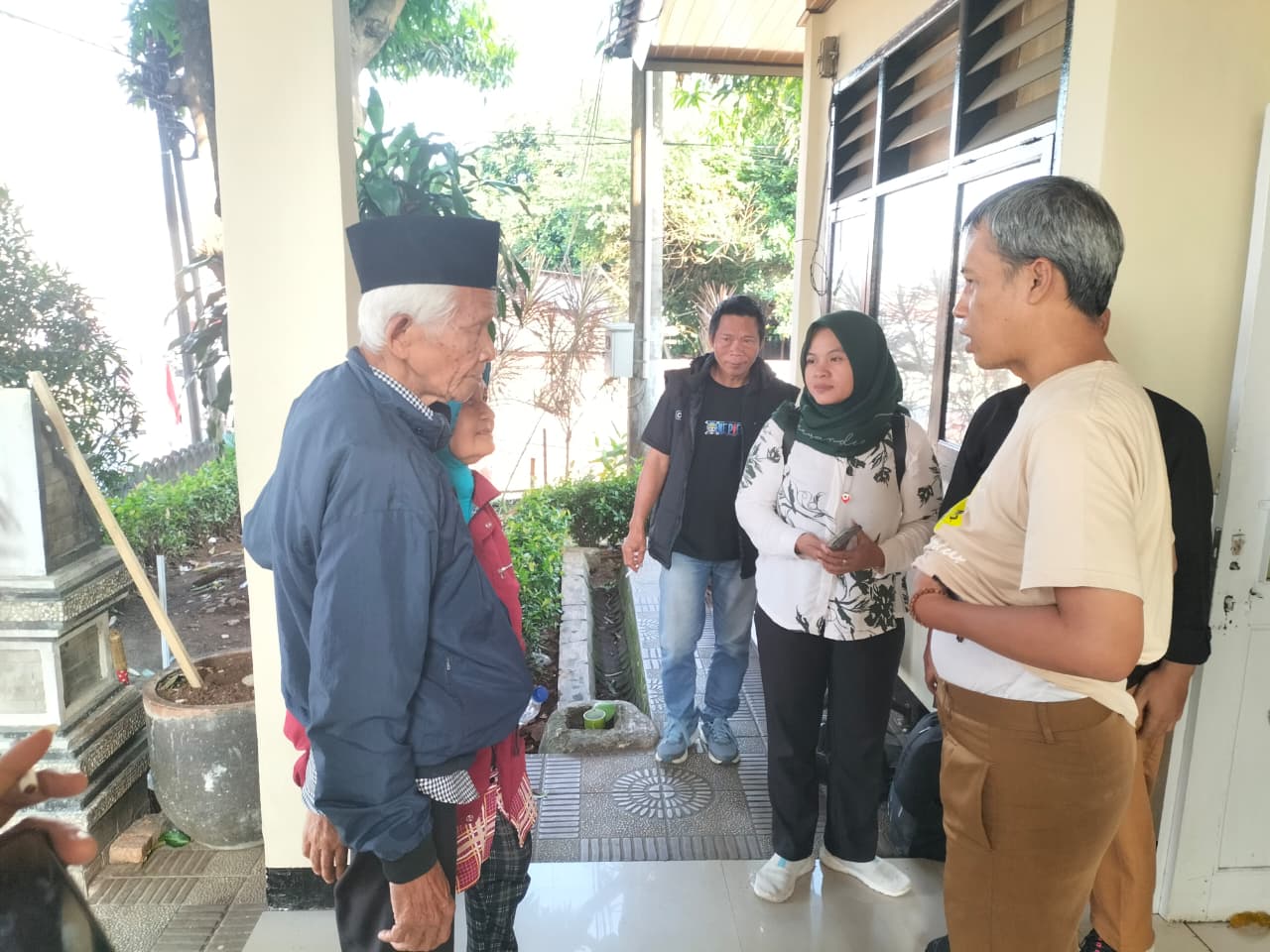 WARGA LANSIA: Dua warga lansia asal Lampung terlantar di Purwakarta.