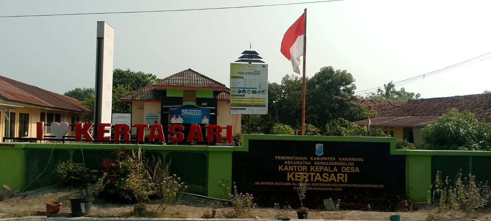 KANTOR DESA: Kantor desa Kertasari, Kecamatan Rengasdengklok.
