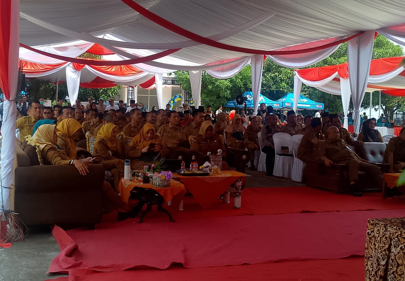 GEBYAR PATEN: Sejumlah masyarakat, kepala desa, dan forum komunikasi pimpinan daerah Karawang turut memeriahkan Gebyar Paten di Plaza Kecamatan Rawamerta.