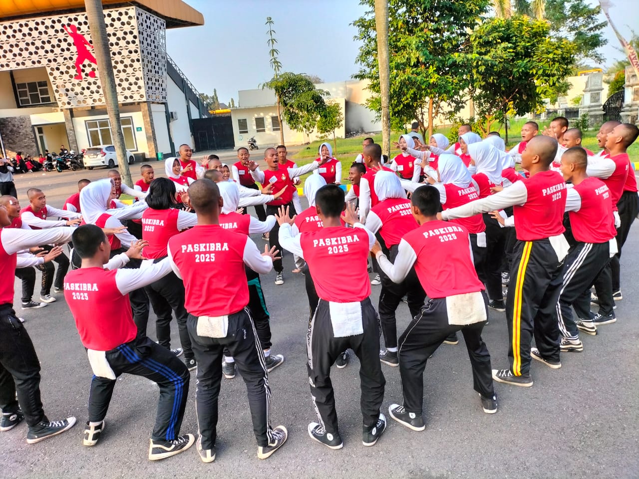 LATIHAN: Kegiatan Paskibra Paskibraka (Pasukan Pengibra Bendera Pusaka) Kabupaten Purwakarta sedang melaksanakan kegiatan latihan beberapa waktu lalu.
