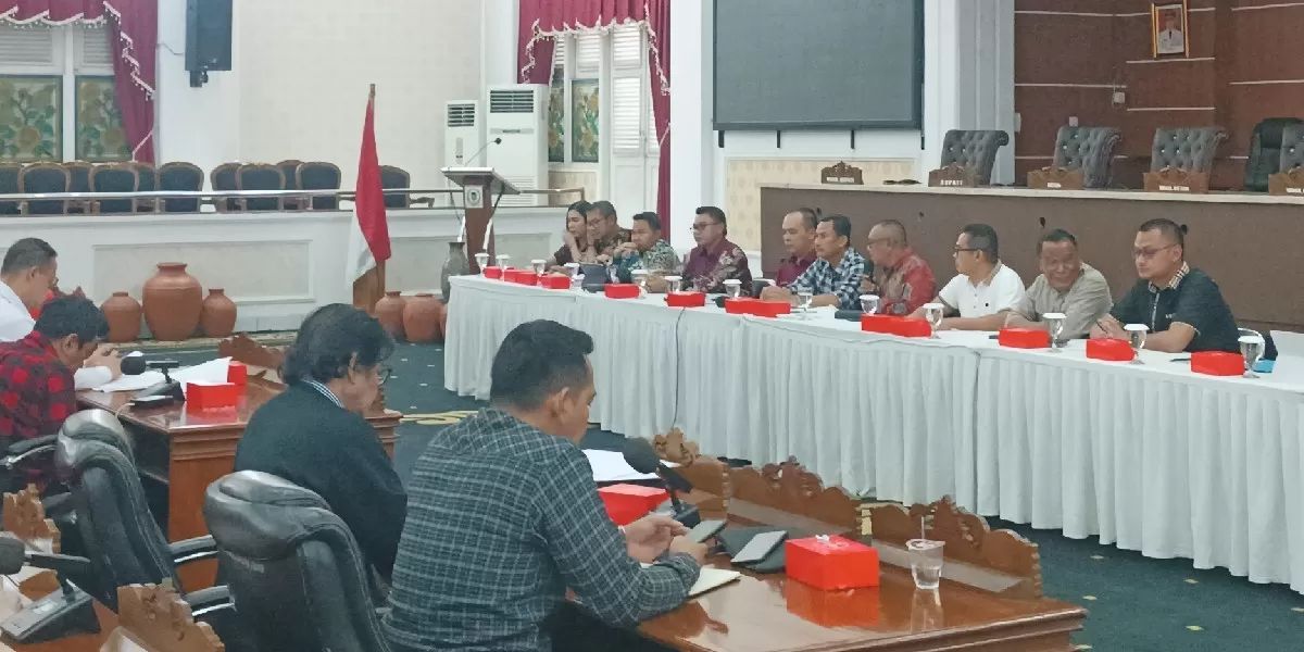 RAPAT: Rapat sengketa lahan di Desa Campaka tidak dihadiri pimpinan PTPN VIII, Kamis (5/2).