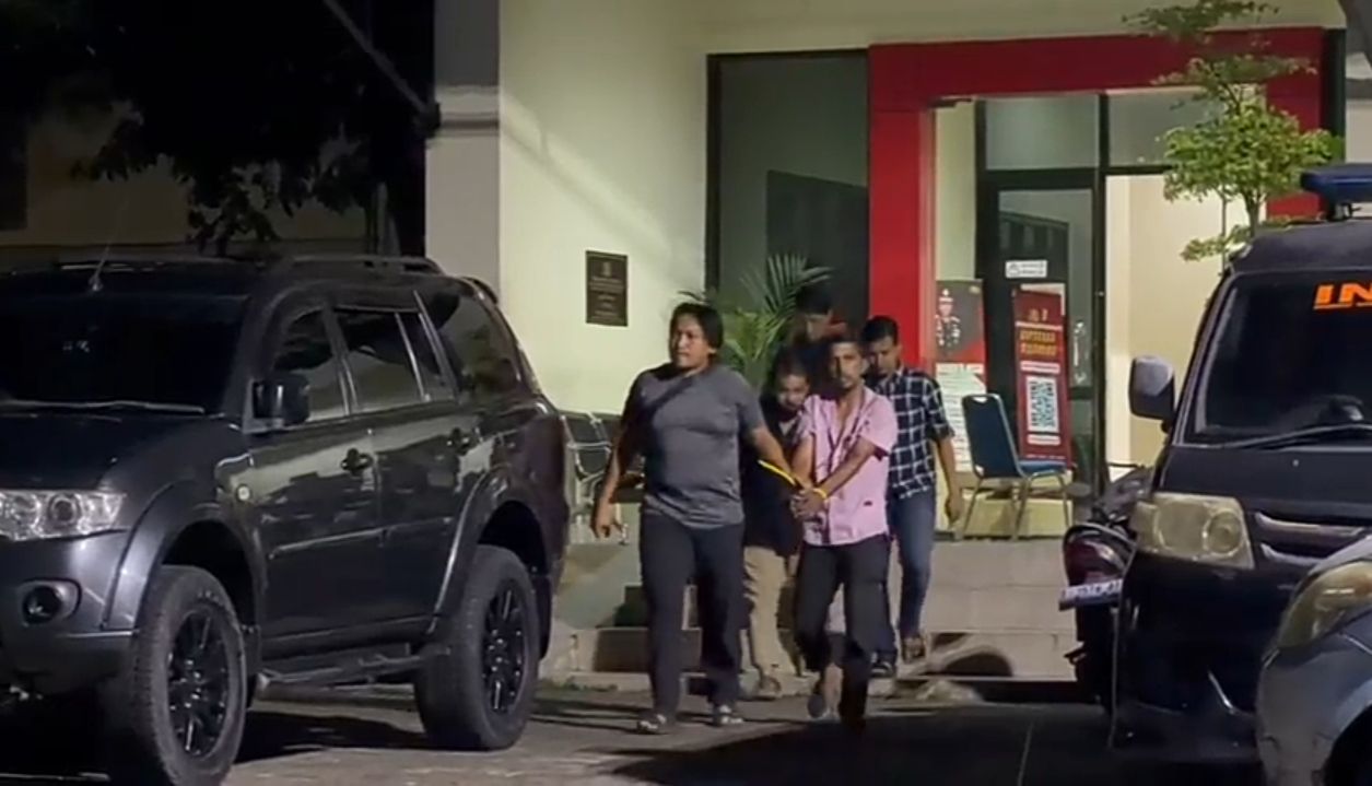 ‎TANGKAP PENCURI: Polisi Purwakarta menangkap dua orang pencuri kotak amal masjid di wilayah kerjanya. Polisi meminta DKM perlu waspada. ‎