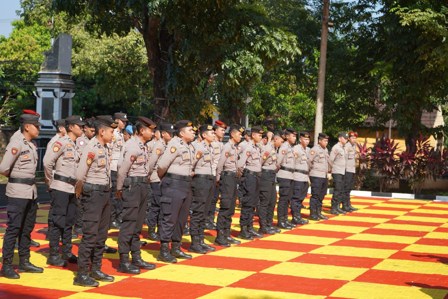 ‎LATIHAN DALMAS: Polres Purwakarta mulai memanaskan mesin pengamanan melalui latihan Dalmas.