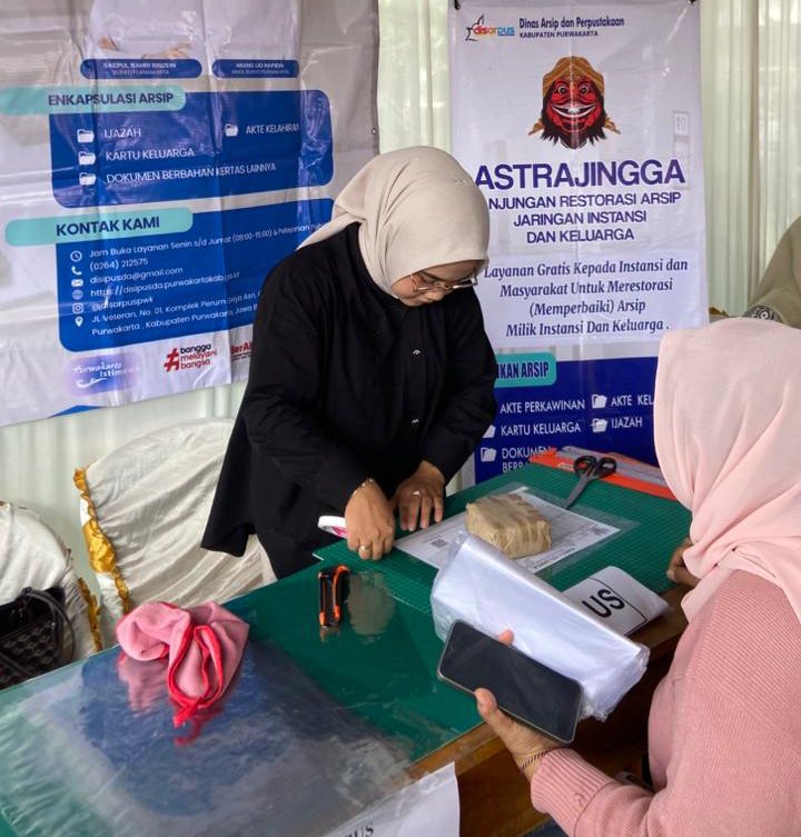 LAYANAN ARSIP: Disarpus Purwakarta buka layanan restorasi dan proteksi arsip keluarga gratis