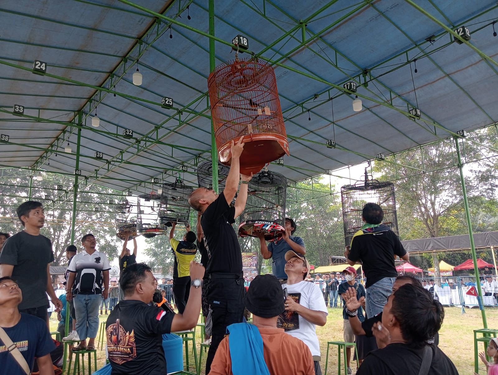 KICAU MANIA: Event kicau mania Nusantara piala Dandim dongkrak omzet UMKM lokal.