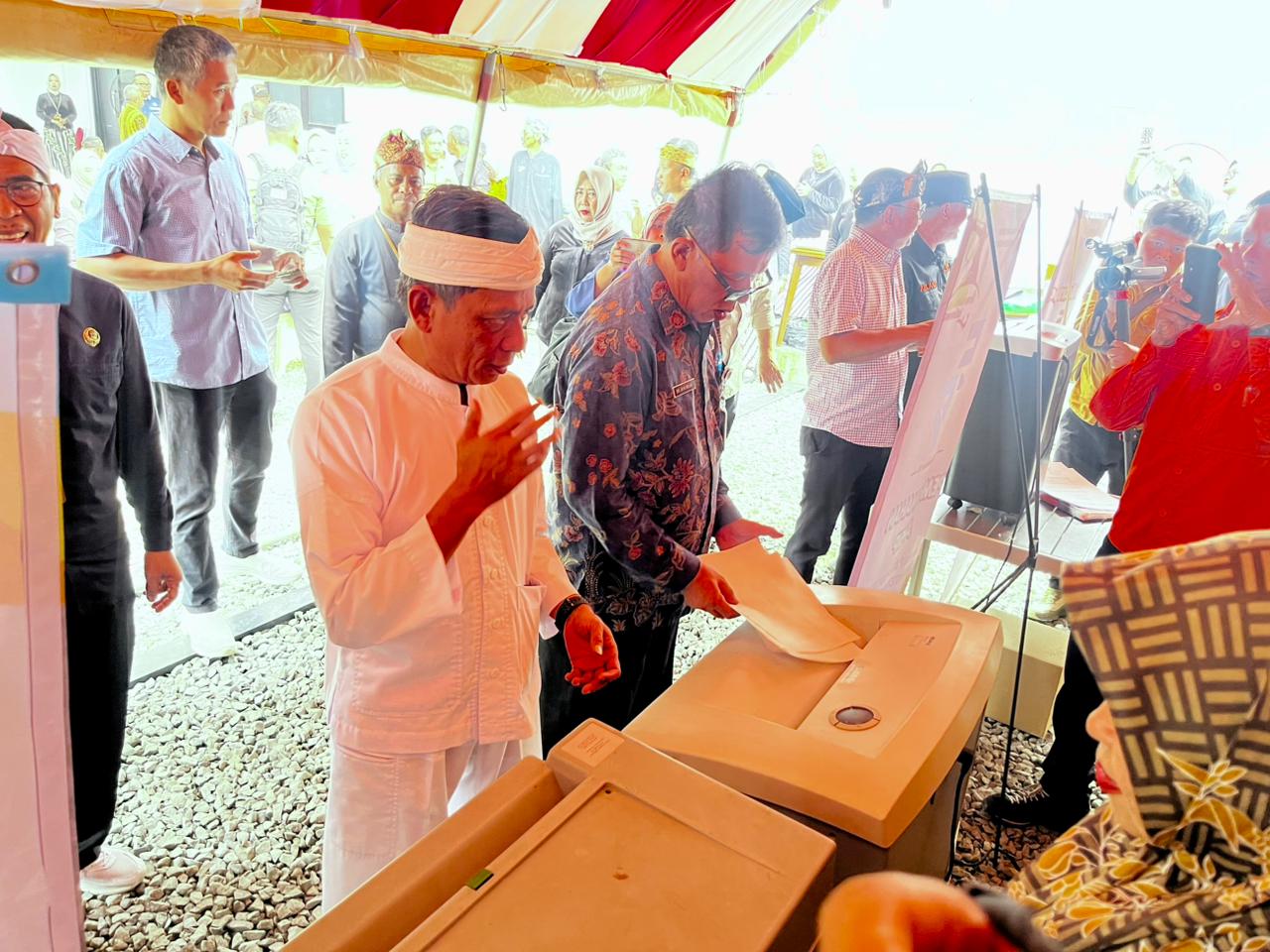 PEMUSNAHAN: Pemerintah Kabupaten Purwakarta memusnahkan ribuan arsip.