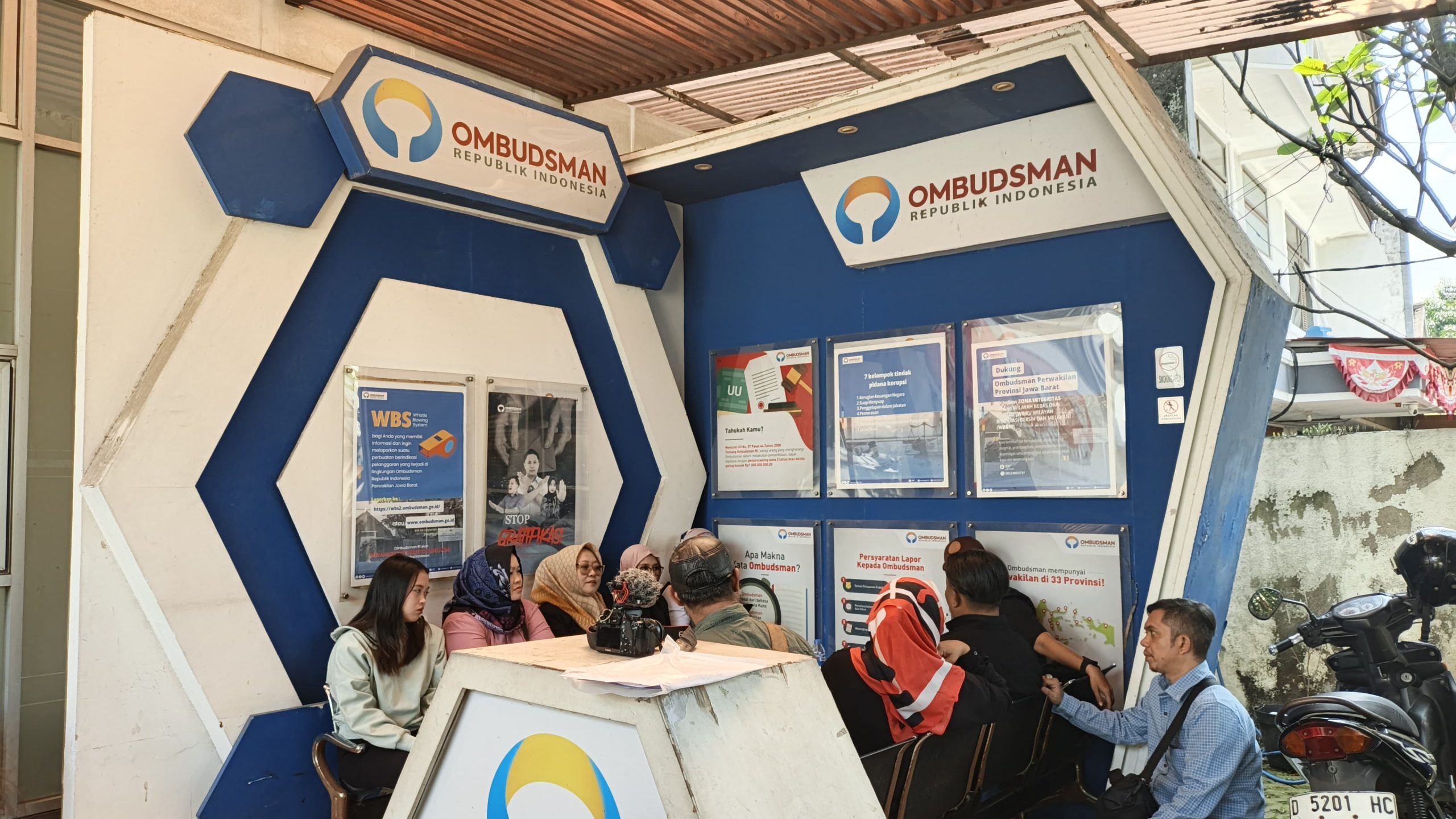 Aliansi orang tua siswa secara resmi melaporkan Disdik Jabar ke Ombudsman.